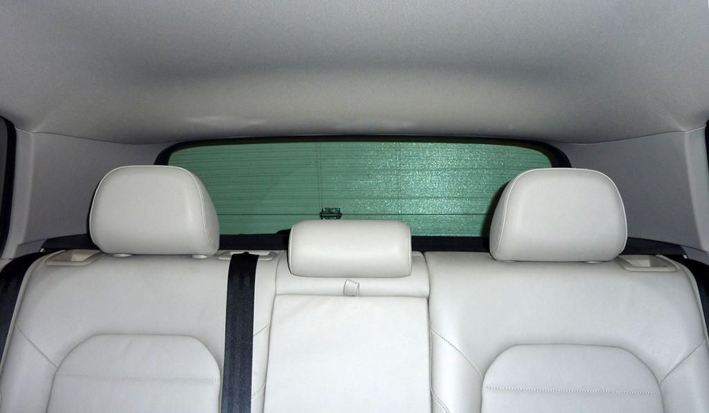 How to remove rear seat headrests from a Golf 7?